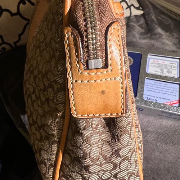 Coach Vintage Bundle - Large Cosmetic Bag organiser and matching wristlet. - Picture 9 of 16